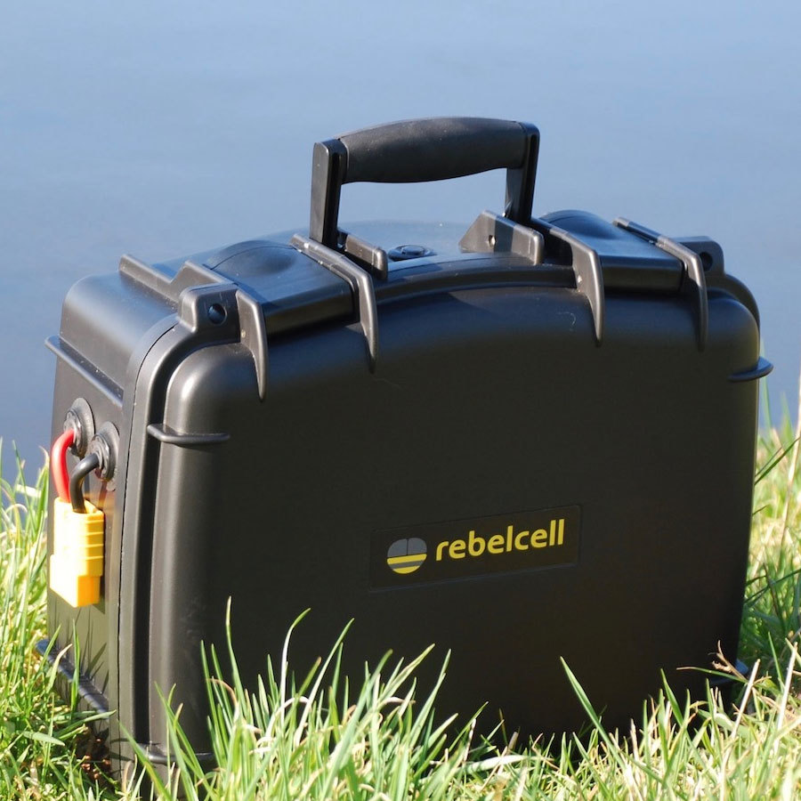 Outdoorbox von Rebelcell - neuer wasserdichter Lithium Ionen Akku für Angelboote