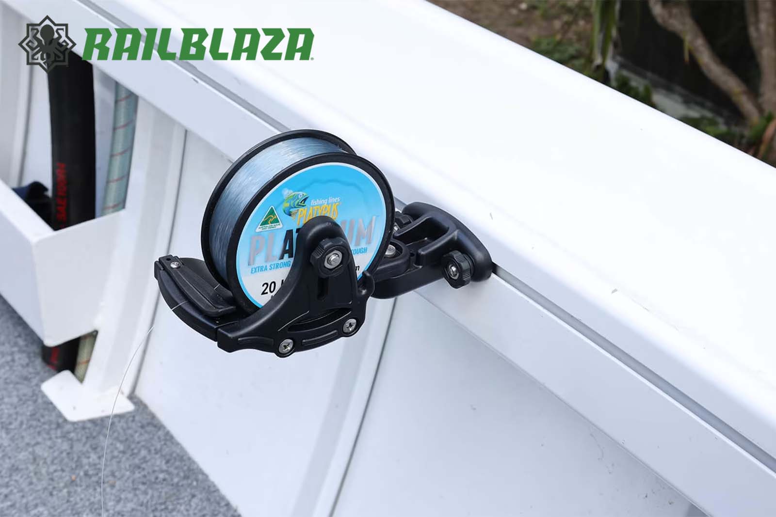 Railblaza Spulstation für TracMount Montagebeispiel