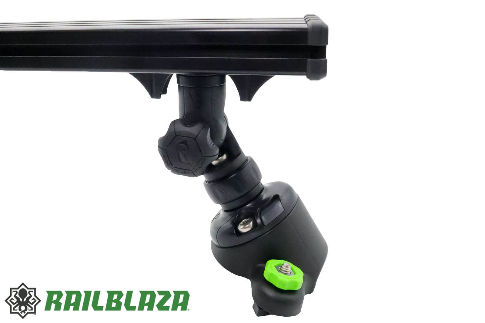 Railblaza Tactical Trax Dashboard - Detailansicht 45° Trac Loader rechts