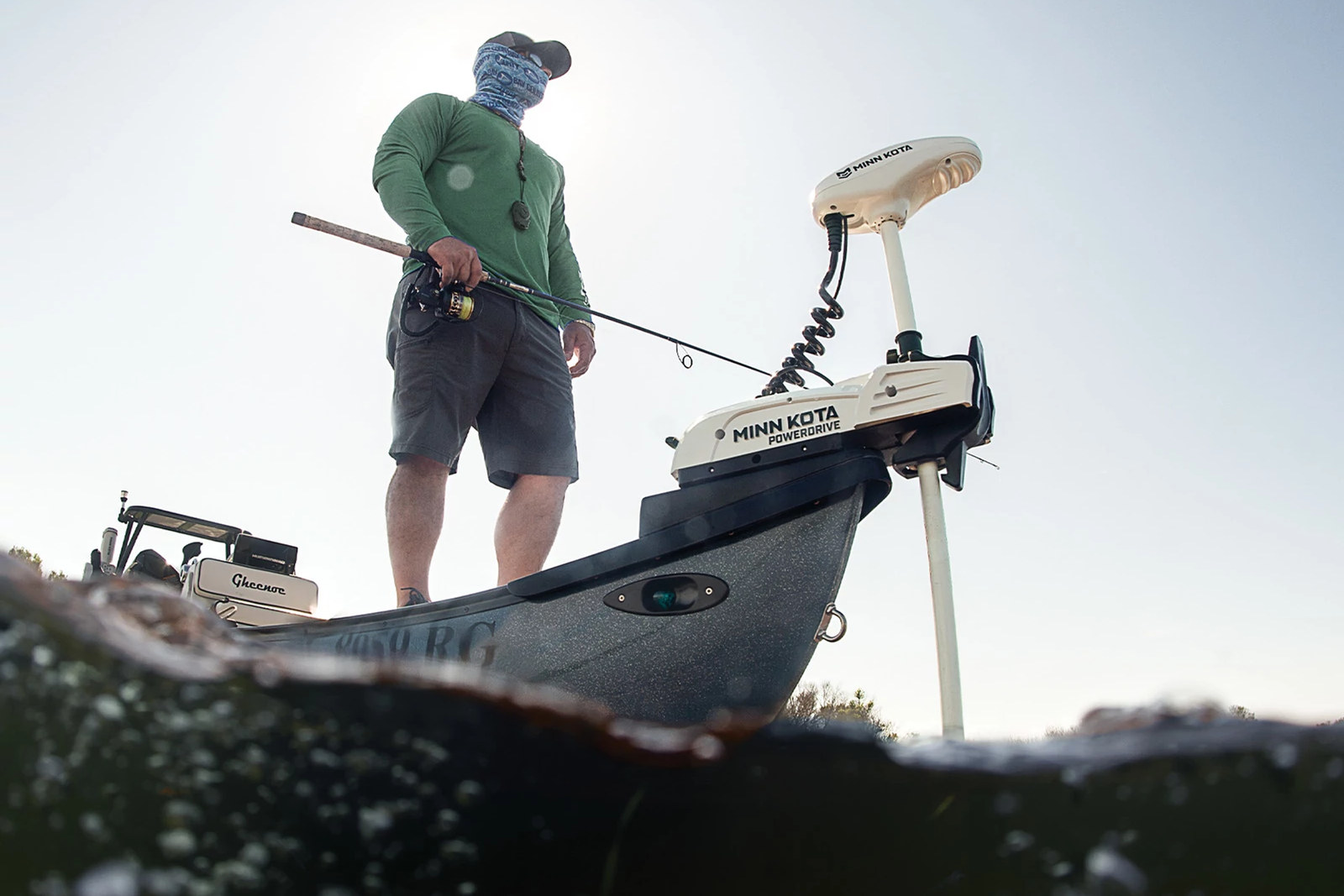 Minn Kota Riptide PowerDrive 2 im Einsatz am Boot, zweite Ansicht