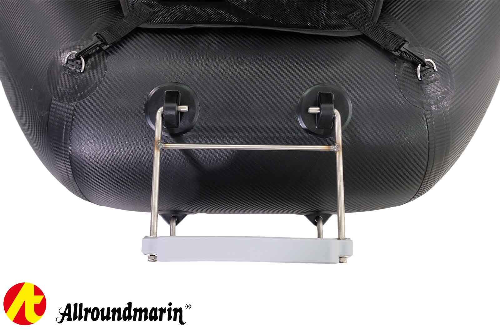 Allroundmarin Belly Boot 170 in Carbon Detailansicht Motorhalter