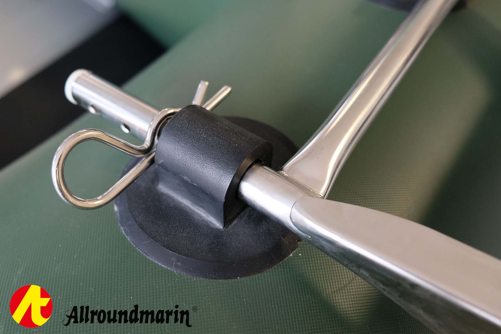 Allroundmarin Montageöse für Motorhalterung in Schwarz - Montagebeispiel
