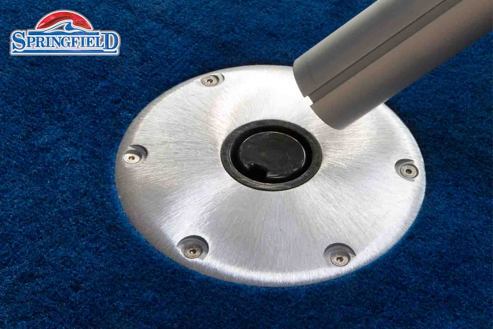 Springfield Marine Einbaubodenplatte satiniert 2 3/8 Zoll Montagebeispiel
