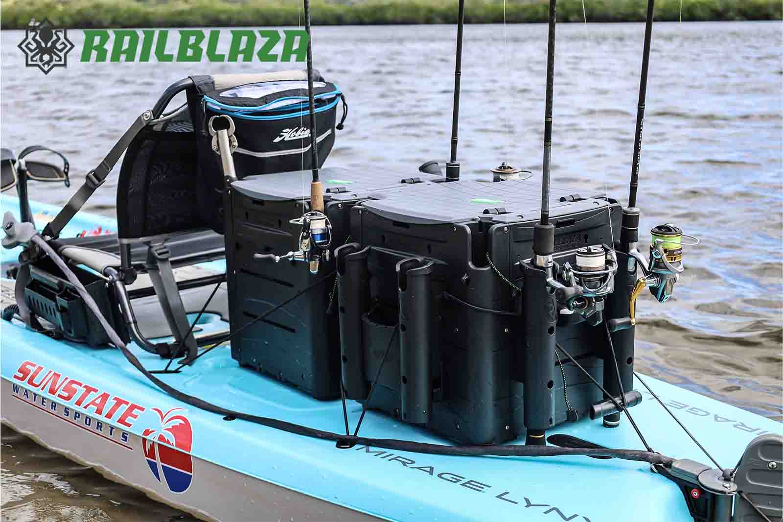 Railblaza Tackle Station Angelbox auf Kajak montiert